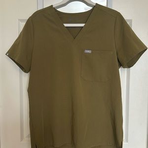 FIGS SIZE MEDIUM SRUBS TOP